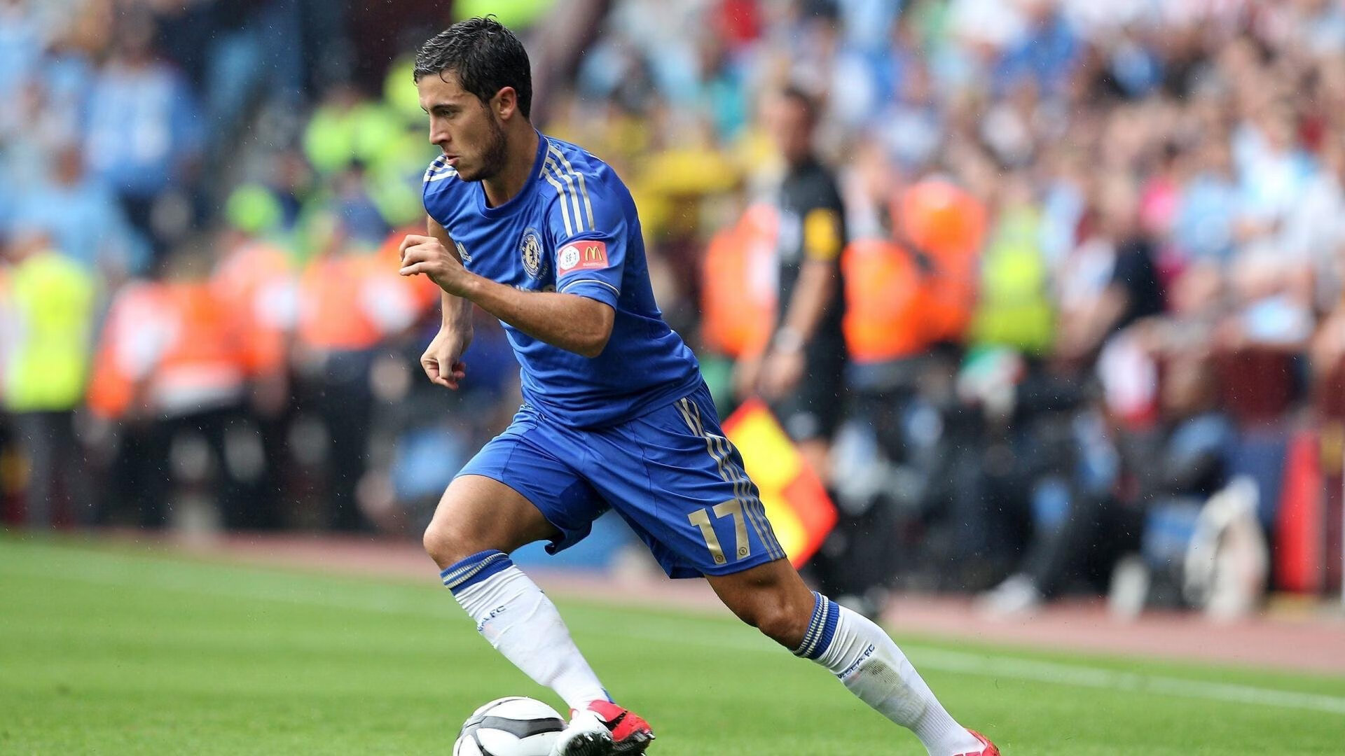 西甲联赛激战正酣,皇马与巴萨上演巅峰对决