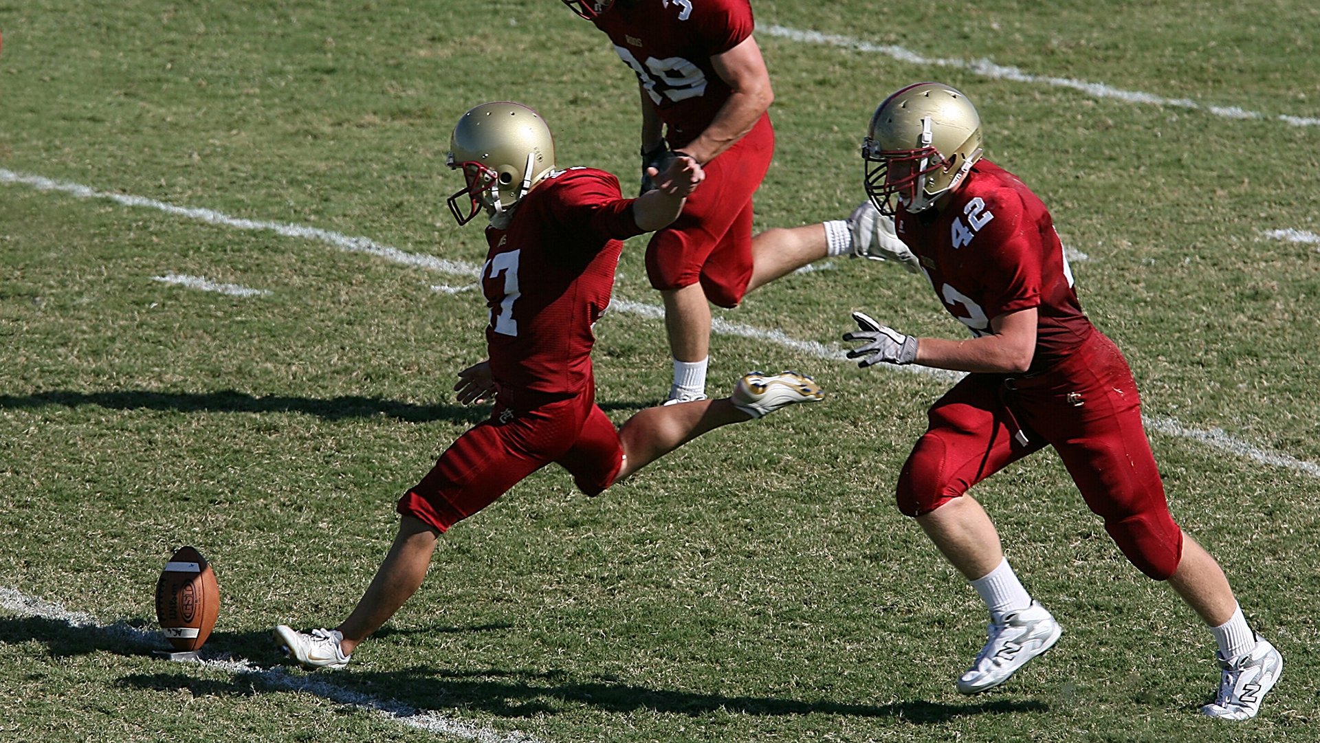 中国游泳队巴黎奥运备战冲刺 新星崛起挑战世界纪录