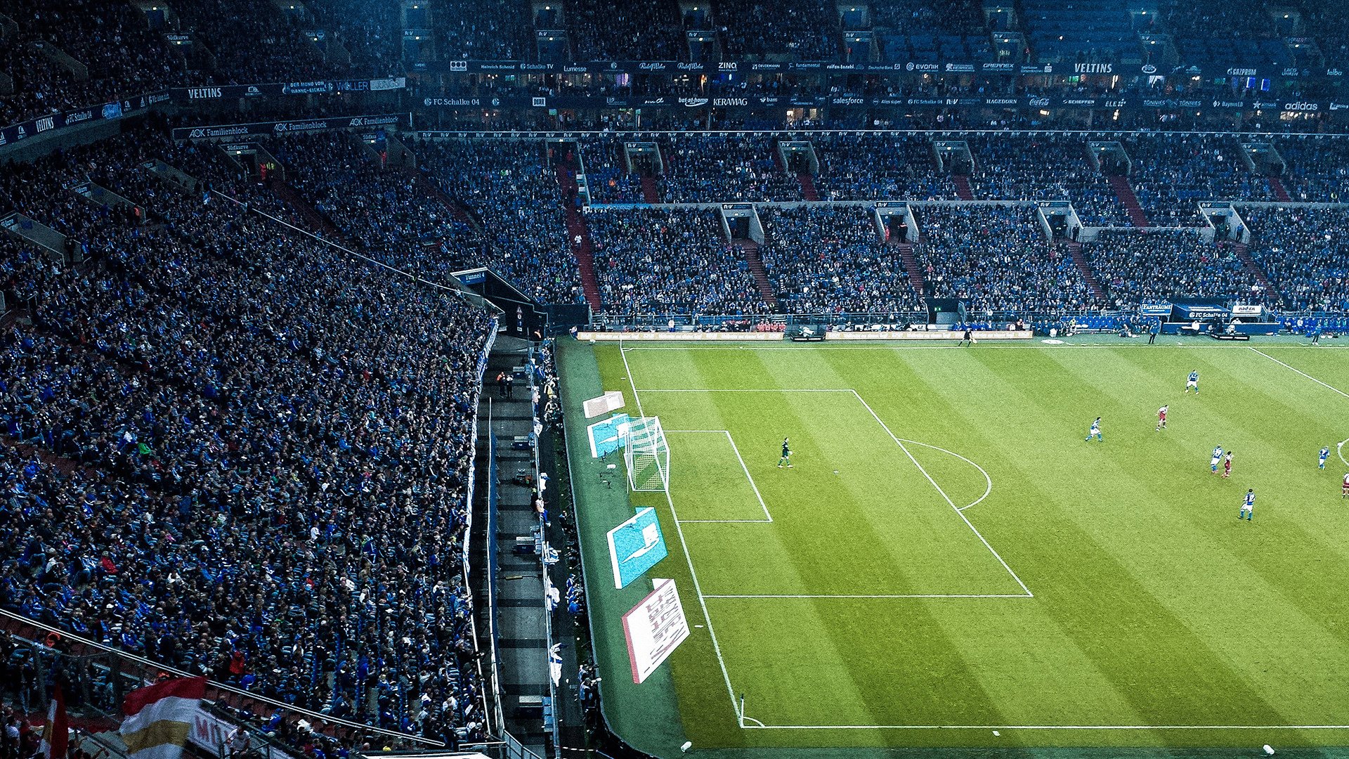 中超联赛激战正酣，争冠保级悬念迭起